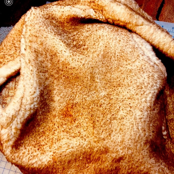 Men’s Small Lambskin Vest - Picture 2 of 3